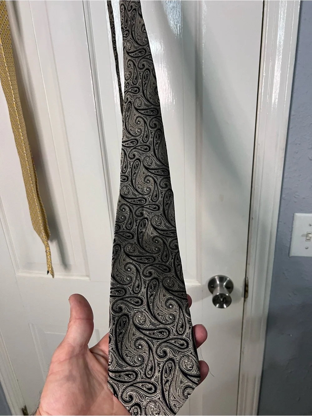 Chaps Silver and Black Paisley Silk Tie
